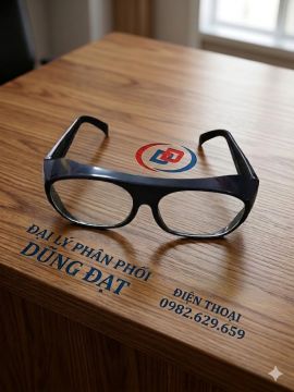 Kính bảo hộ lao động trắng