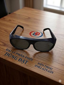 Kính bảo hộ lao động đen 